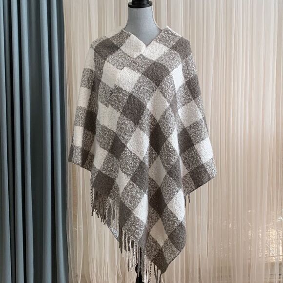 🍁SALE $10🍁 BUFFALO PLAID check poncho gray/white fringed RN125525 - Picture 1 of 10